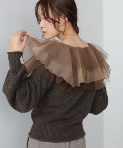 Вязаный топ с воротником-рюшами из тюля