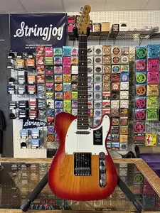 Fender Player II Telecaster - Стареющая вишневая вспышка