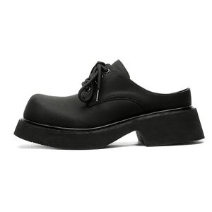 MADALLO Мужские противоскользящие тапочки с закрытым носком черные, цвет Black