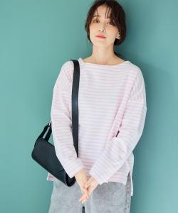 Пуловер из высококачественной перфорированной полосатой ткани.