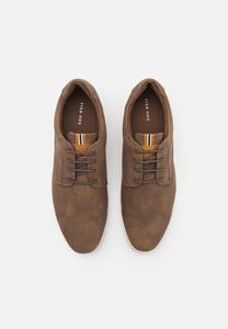 Спортивные ботинки на шнуровке Pier One, коричневые