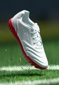 Кроссовки Umbro TOCCO V SQUAD TF, White/Silver-Coloured/Equestrian Red/White