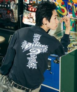 Футболка с длинными рукавами и логотипом в виде цветочного креста, изготовленная на заказ (номер модели 25SS).