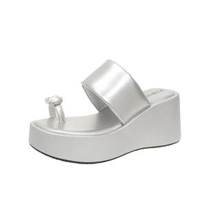 Xingdiman Серебряные противоскользящие шлепанцы-слипоны для женщин, цвет Silver