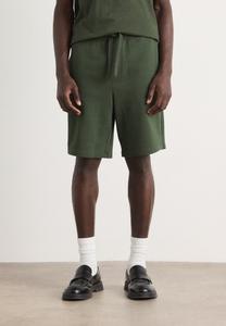 Шорты DAYONO - Tracksuit bottoms HUGO, темно-зеленый