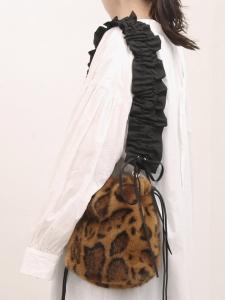 Сумка Cachecache / Эко-меховая сумка на завязках с рюшами на плечевом ремне