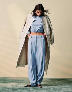 Строгие брюки-бочонки от ASOS DESIGN светло-голубого цвета с отворотом по низу