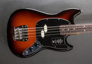 Бас-гитара Fender American Professional Classic Mustang - 3-цветный солнечный взрыв