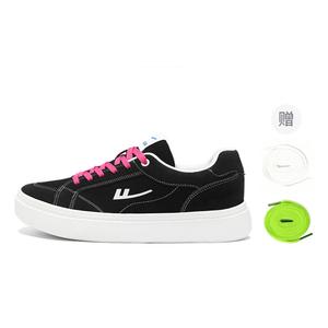 Низкие кроссовки Unisex из легкой дышащей и износостойкой ткани с эффектом увеличения роста WARRIOR, черный (magenta/neon зеленый/белый shoelace)