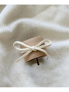 Застежка-манжета/крючок для волос с кожаной отделкой и лентой Colleca La, цвет Beige