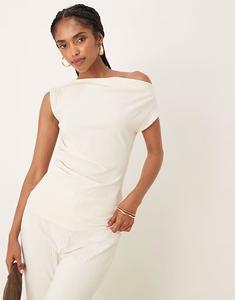 Топ с отделкой рюшами и ребристым узором в кремовом цвете Vila