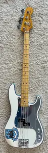 Электрический бас-гитар Fender Steve Harris Signature Precision в цвете Olympic White