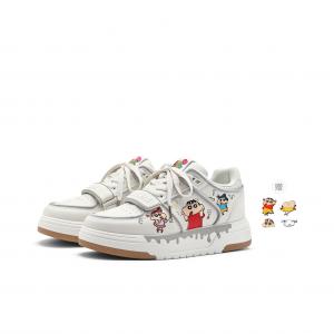 Crayon Shinchan Низкие скейтерские кроссовки унисекс бежево-абрикосовые с двумя случайными каплевидными подвесками, цвет Beige Apricot+2 Random Drip-Molded Charms