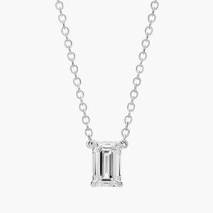 Подвеска с выращенным в лаборатории бриллиантом-солитером изумрудной огранки из белого золота 14 карат (3/4 карата, два камня - FG / VS2-SI1) Blue Nile