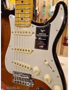 FENDER 70-й American Professional II Stratocaster MN, двухцветный сунбурст