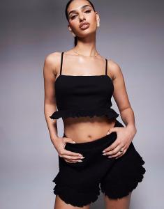 Укороченный топ-топ с оборкой и жатым подолом от ASOS DESIGN, черный