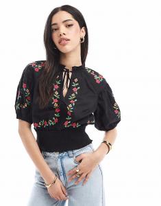 Укороченный топ Miss Selfridge с вышивкой черного цвета
