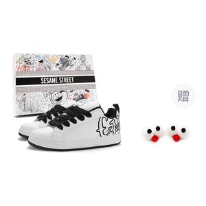 SESAME STREET Низкие скейтборд-кроссовки унисекс классические черно-белые (с пряжками), цвет Classic Black White (Includes Shoe Buckles)