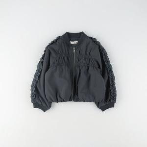 Жакет с оборками на плечах и сборками