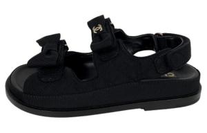 Сандалии женские Chanel с регулируемым ремешком, черный