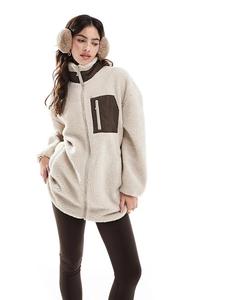 Флисовая куртка-водолазка бежевого цвета с коричневыми карманами ONLY