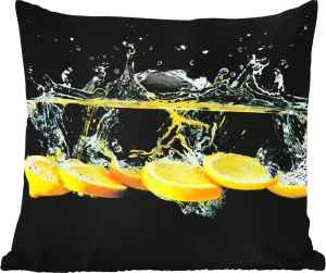 Подушка для улицы - Лимон - Фрукты - Желтый - Натюрморт - Вода - 40x40 см - Устойчива к погодным условиям - Подушка для отдыха - Подголовник - Внутренняя обивка с изображением MuchoWow