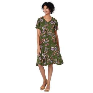 Женщина в женском коротком мятом платье больших размеров Woman Within, цвет Dark Basil Floral