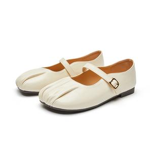 Туфли Мэри Джейн на плоской подошве D FUSE SCANDINAVIA, высота 1 см, женские D:FUSE SCANDINAVIA, Silver