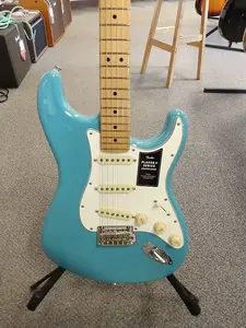 Новый Fender Player II Stratocaster, гриф из клена - Акватон Синий