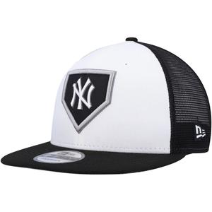 Мужская кепка New Era белого/черного цвета New York Yankees 2022 Clubhouse Trucker 9FIFTY Snapback