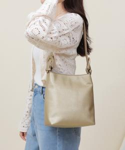 Кожаная сумка-тоут с одной ручкой, позволяющая использовать ее в двух направлениях United Base, цвет Gold