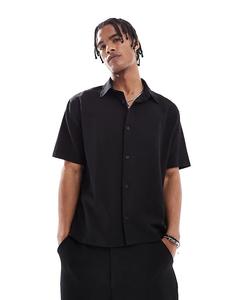 Черная плиссированная рубашка Bershka с короткими рукавами