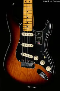 Fender American Ultra Luxe Stratocaster с двухцветной окраской Sunburst и накладкой из клена (557)