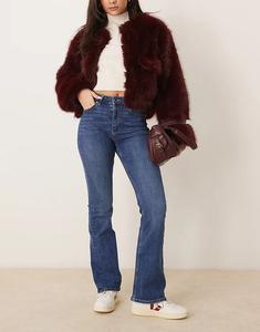 Джинсы-стрейч Gina Tricot с высокой посадкой и расклешенными штанинами насыщенного синего цвета