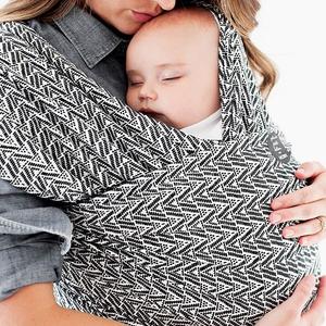 Бэби-слинг в расцветке Starry Nights of Salvador Petunia Pickle Bottom X Wrap Evolution Moby