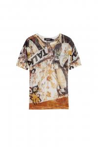 Трикотажная футболка с декоративным принтом в стиле коллажа, мини-длина.