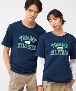 Футболка с логотипом, унисекс, только онлайн.