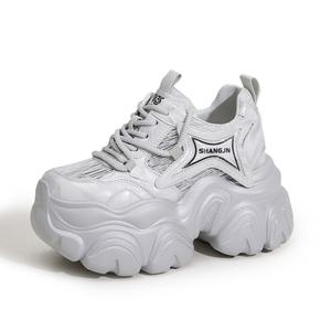 Milan love song Дышащие легкие кроссовки на платформе с эффектом увеличения роста для женщин серебристые, цвет Silver