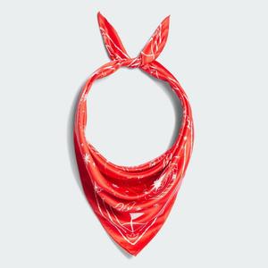 значки и шарфы adidas