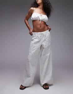 Прямые брюки Topshop с цветочным принтом белого цвета