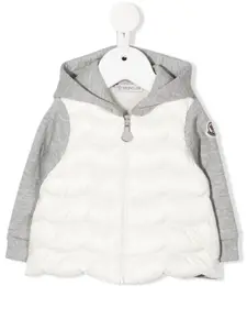 Стеганая куртка с капюшоном и нашивкой-логотипом Moncler Enfant, серый