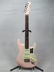 Fender American Professional II Stratocaster с грифом из палисандра, розовая крышка головки грифа в тон с корпусом, в жестком футляре