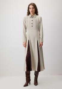 Платье Touché Privé FRONT PLEATED CREPE, Stone/Tan