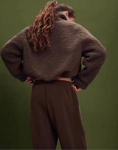 Куртка Stradivarius на молнии с подкладкой из искусственной овчины коричневого цвета