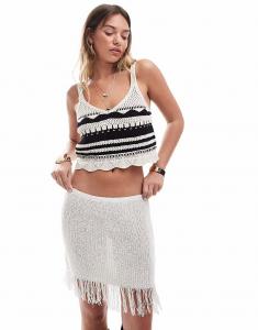 Трикотажная мини-юбка Monki с кисточками по краю, цвет кремовый