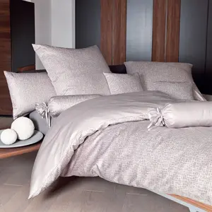 Комплект постельного белья Janine Mako Satin, 2 предмета: пододеяльник 155 x 220 см, наволочка 80 x 80 см, узор Месса, двусторонняя отделка из розового дерева Original Janine