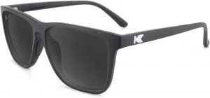 Поляризованные легкие солнцезащитные очки Knockaround Fast Lanes Sport для мужчин и женщин - защита UV400 - для бега, Black / Smoke