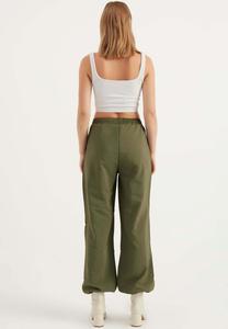 Тканевые брюки KNEE STITCHING DETAIL Herita, хаки