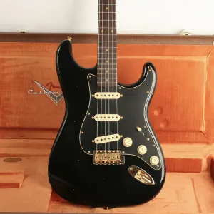 Fender Custom Shop 1962 Stratocaster Journeyman Relic с золотой фурнитурой, состаренный черный CZ581430