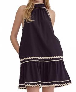 Черное мини-платье на бретелях Entro